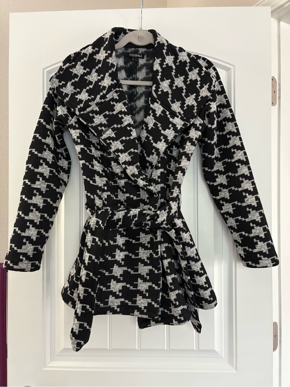 Roz & Ali Black and White Houndstooth Wrap Knit Coat